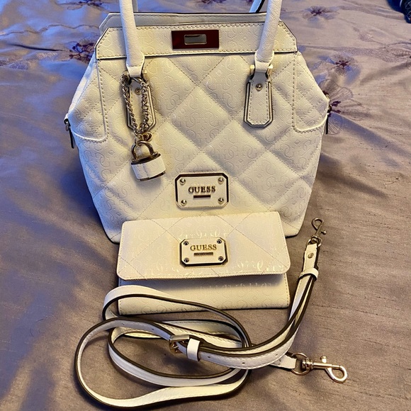 GUESS OPHELIA SATCHEL WITH MATCHING WALLET - Picture 4 of 5